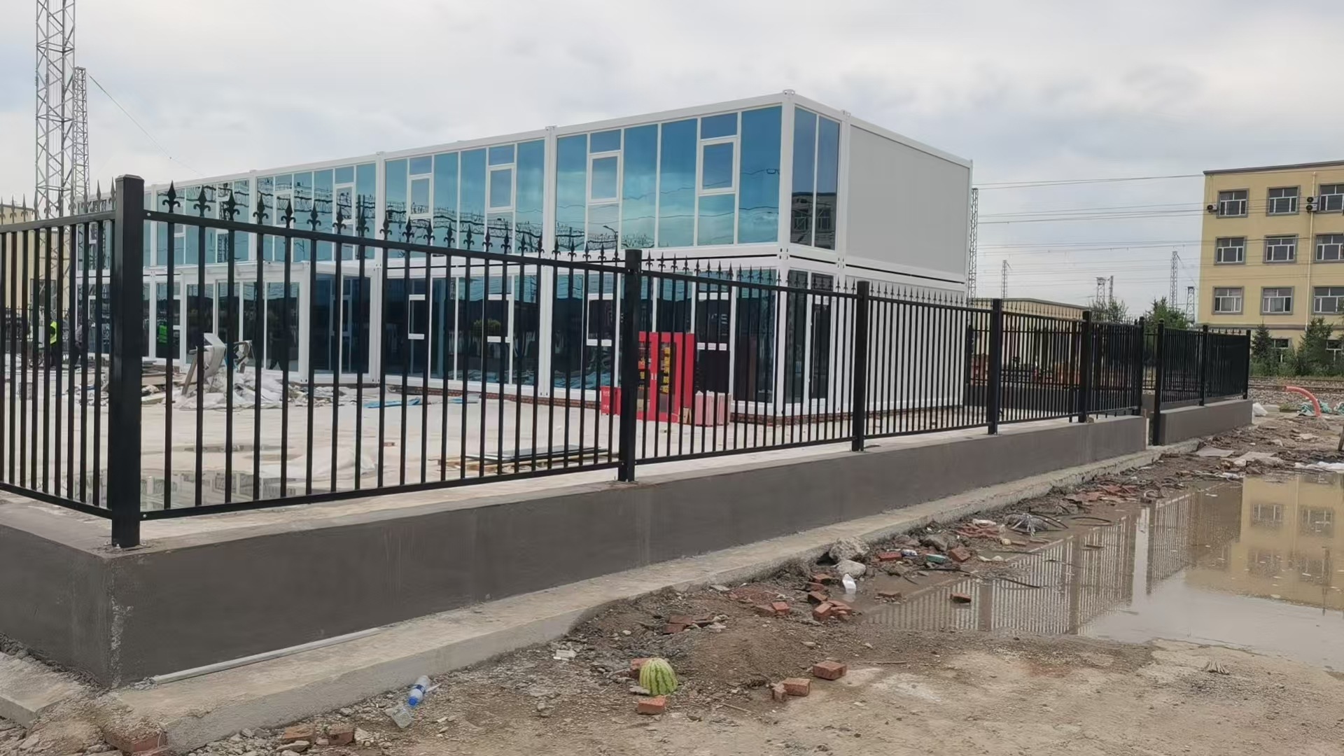 呼和浩特白廟子機(jī)務(wù)段的鐵藝圍欄及大門